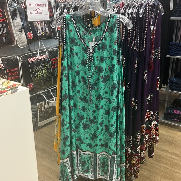 Flare dress available in S-XXL. - Picture 5 of 5